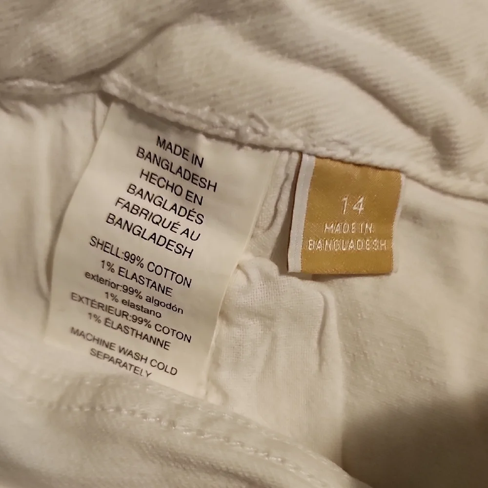 Michael Kors White Capris with Smooth Finish